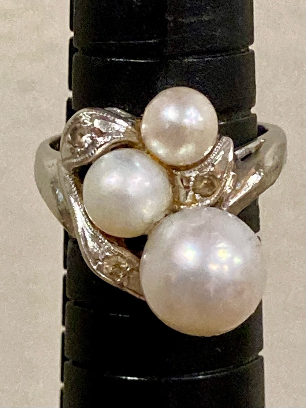 10K Gold Triple Pearl Cluster Ring Size 5.25 White Gold - Picture 8 of 13